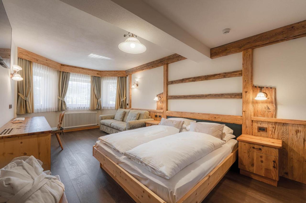 Renè Dolomites Boutique Hotel Pozza di Fassa Esterno foto