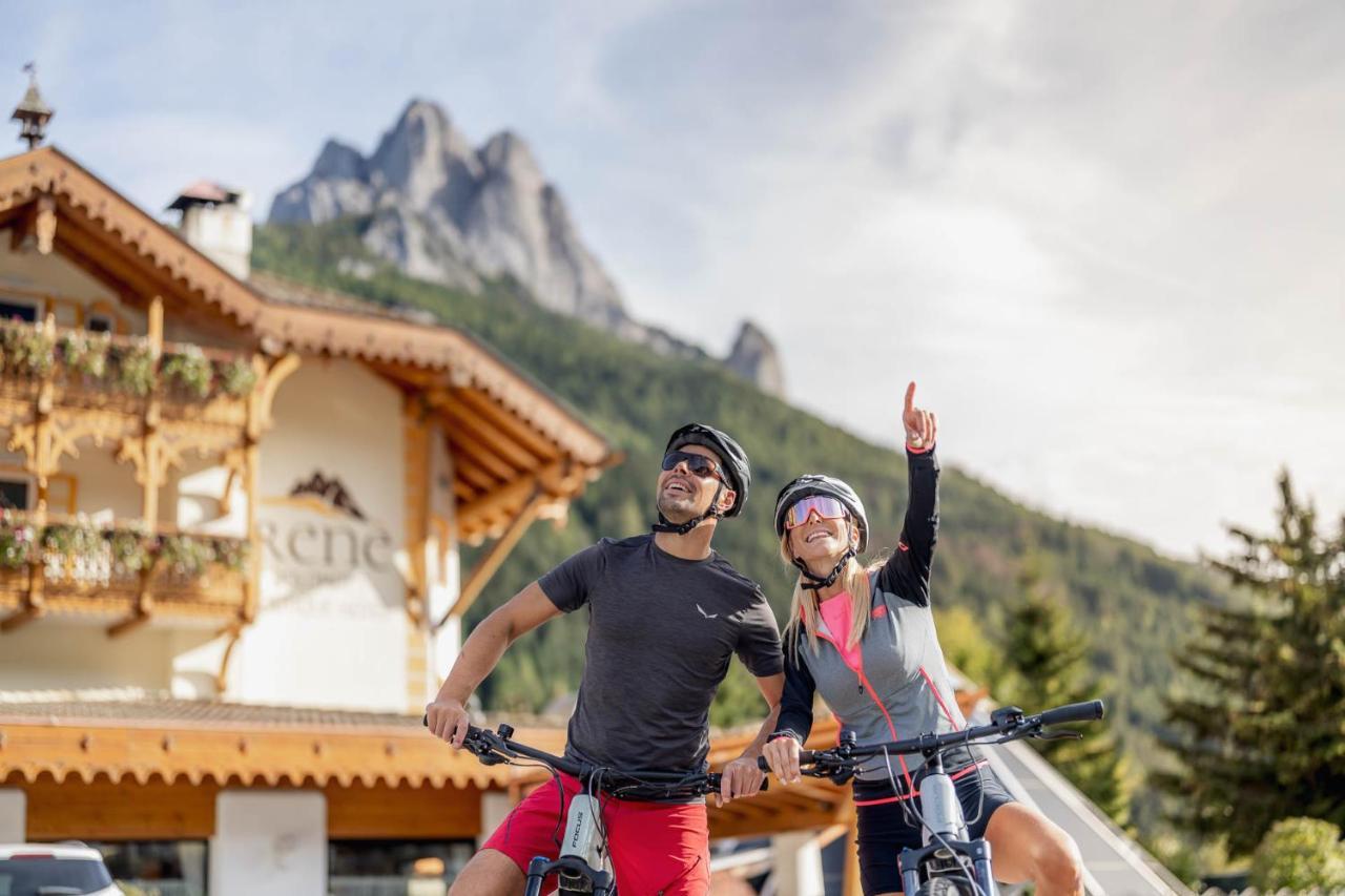 Renè Dolomites Boutique Hotel Pozza di Fassa Esterno foto