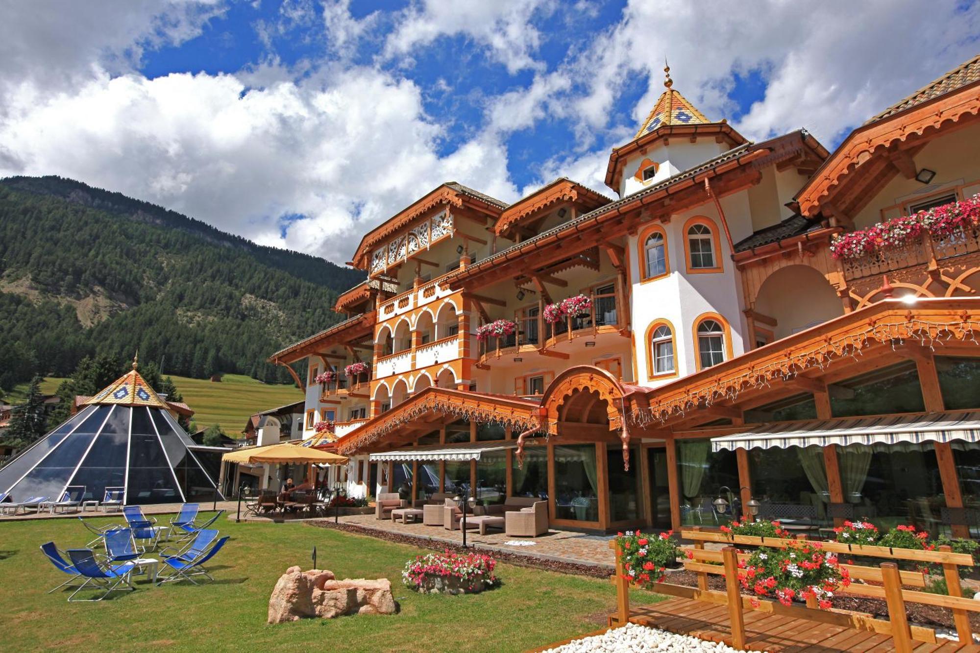 Renè Dolomites Boutique Hotel Pozza di Fassa Esterno foto