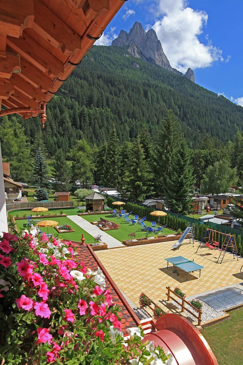 Renè Dolomites Boutique Hotel Pozza di Fassa Esterno foto
