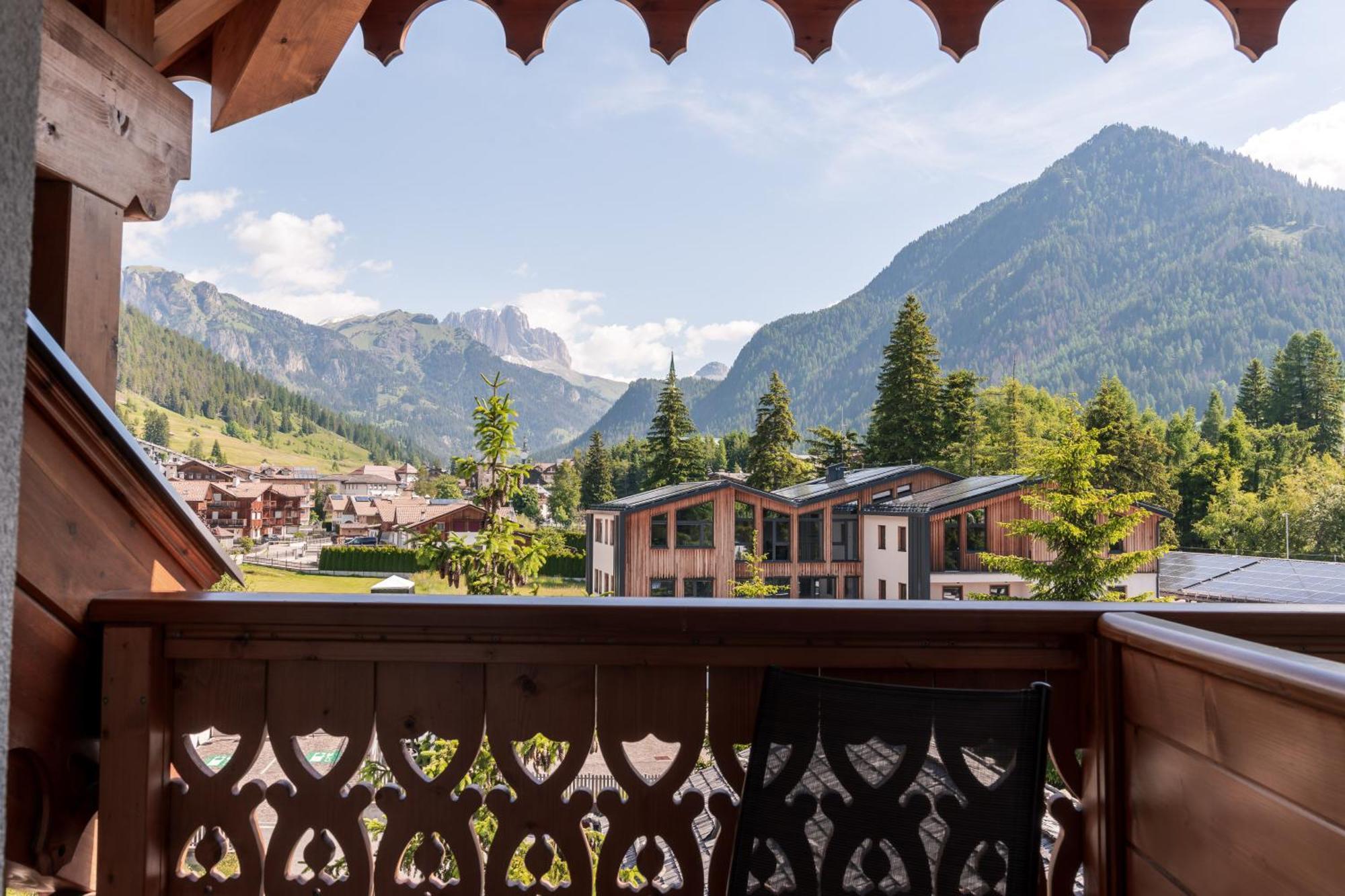 Renè Dolomites Boutique Hotel Pozza di Fassa Esterno foto