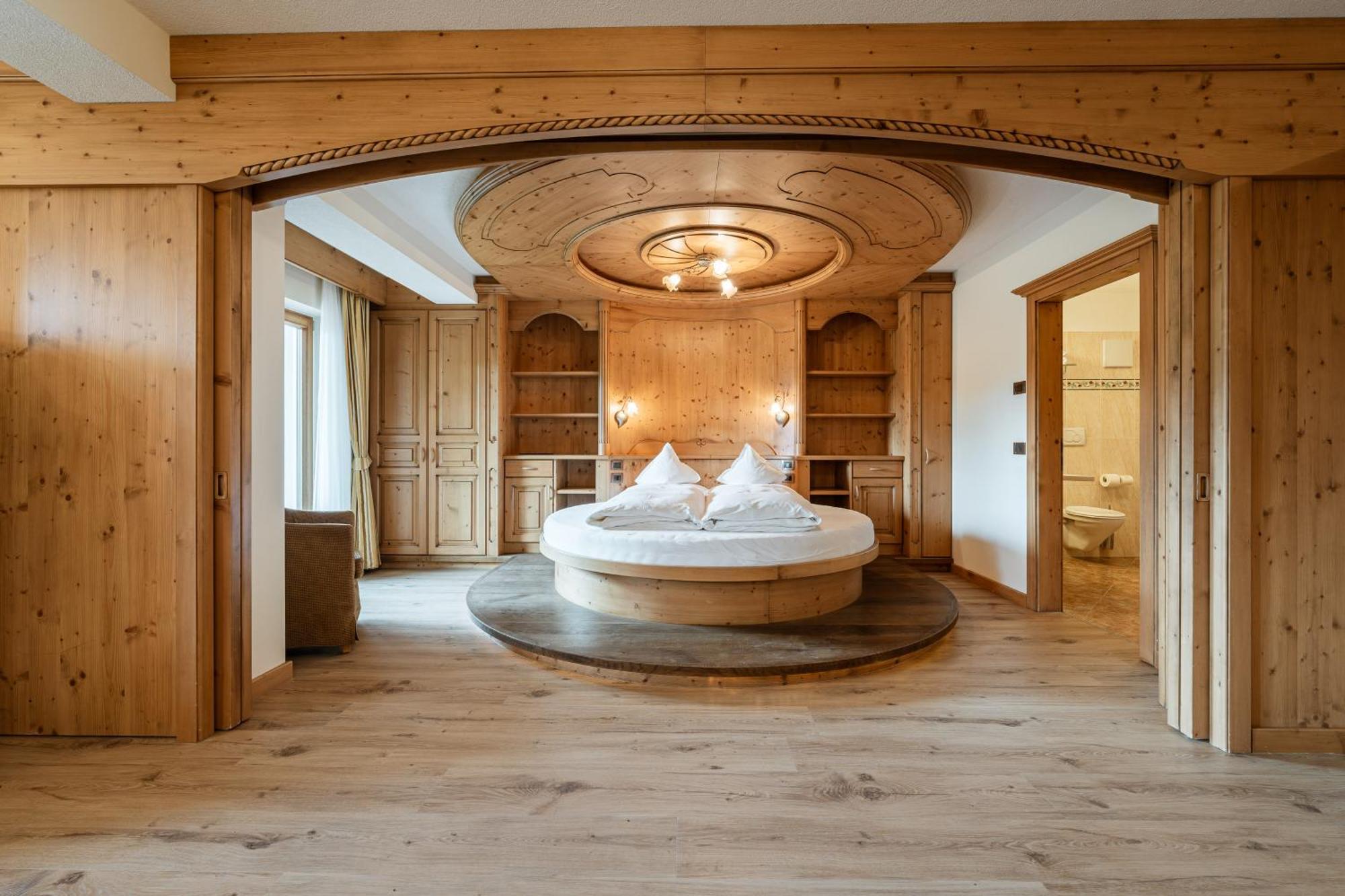 Renè Dolomites Boutique Hotel Pozza di Fassa Esterno foto