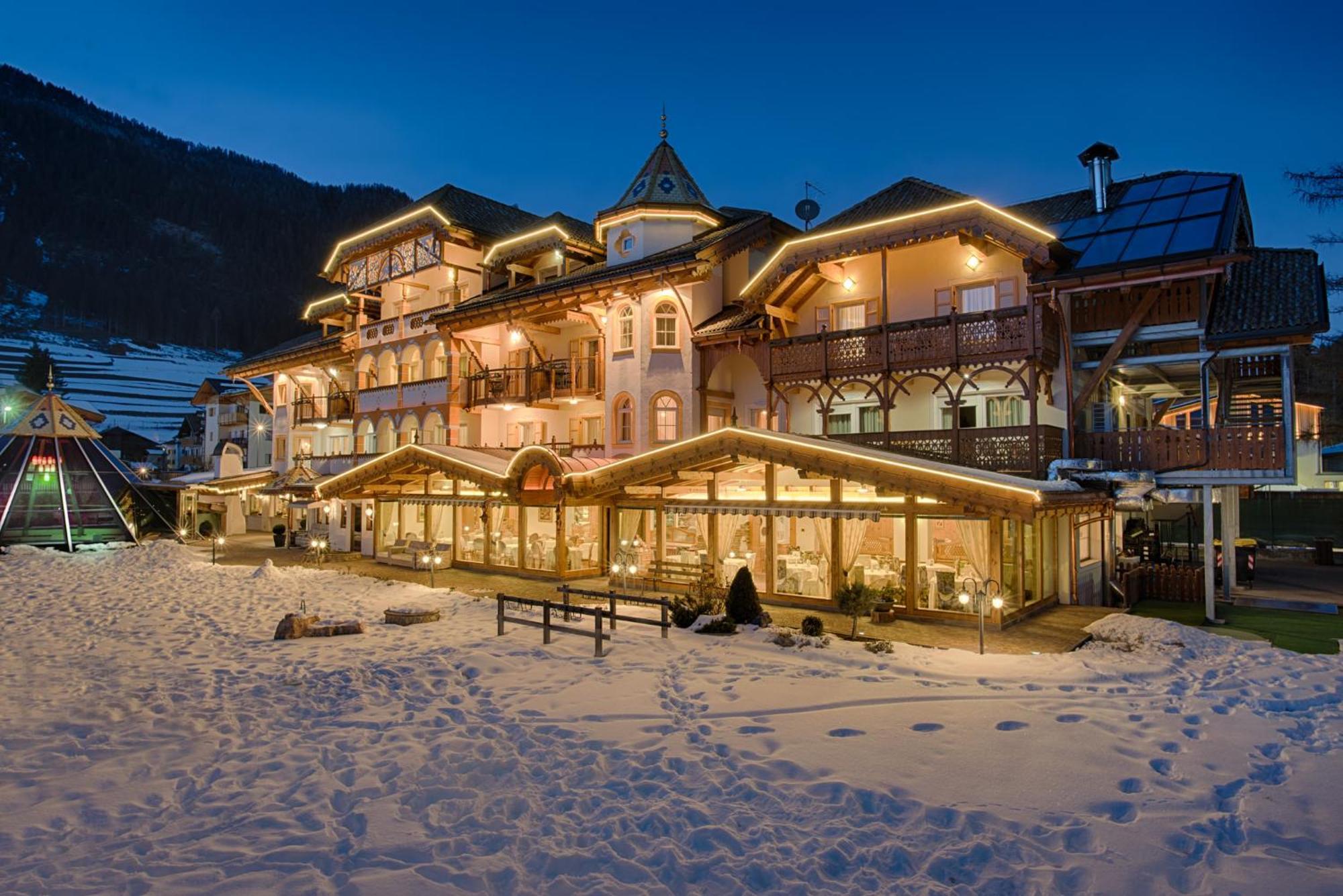 Renè Dolomites Boutique Hotel Pozza di Fassa Esterno foto
