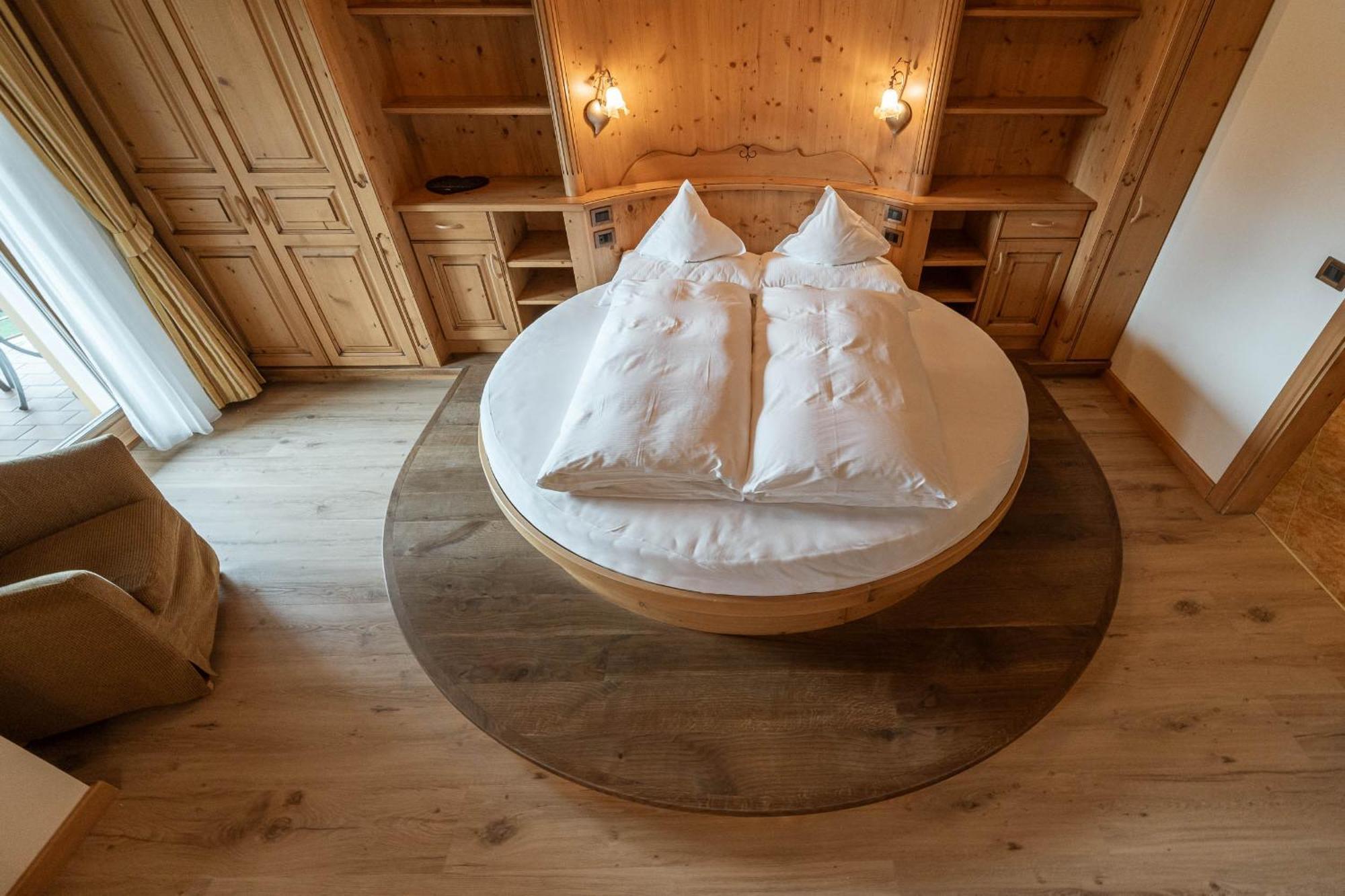 Renè Dolomites Boutique Hotel Pozza di Fassa Camera foto