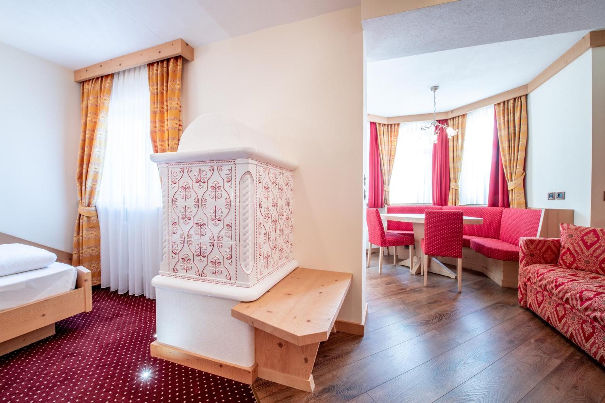 Renè Dolomites Boutique Hotel Pozza di Fassa Camera foto