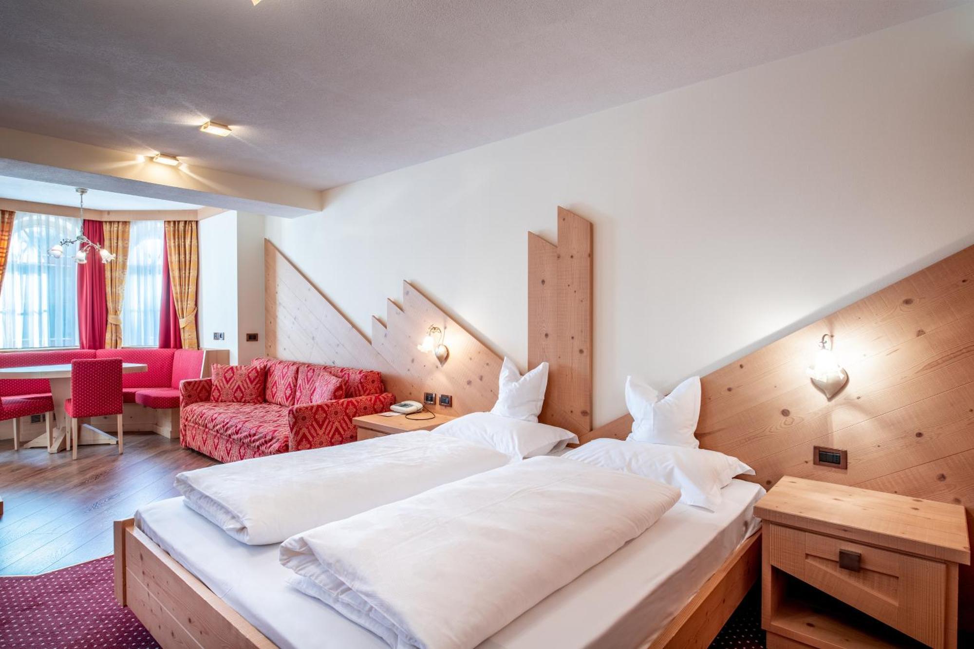Renè Dolomites Boutique Hotel Pozza di Fassa Esterno foto
