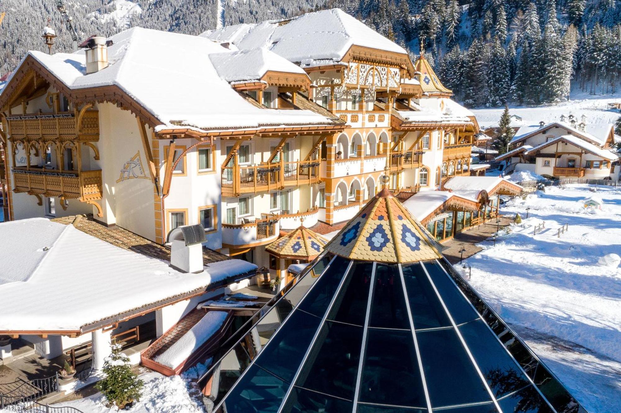 Renè Dolomites Boutique Hotel Pozza di Fassa Esterno foto