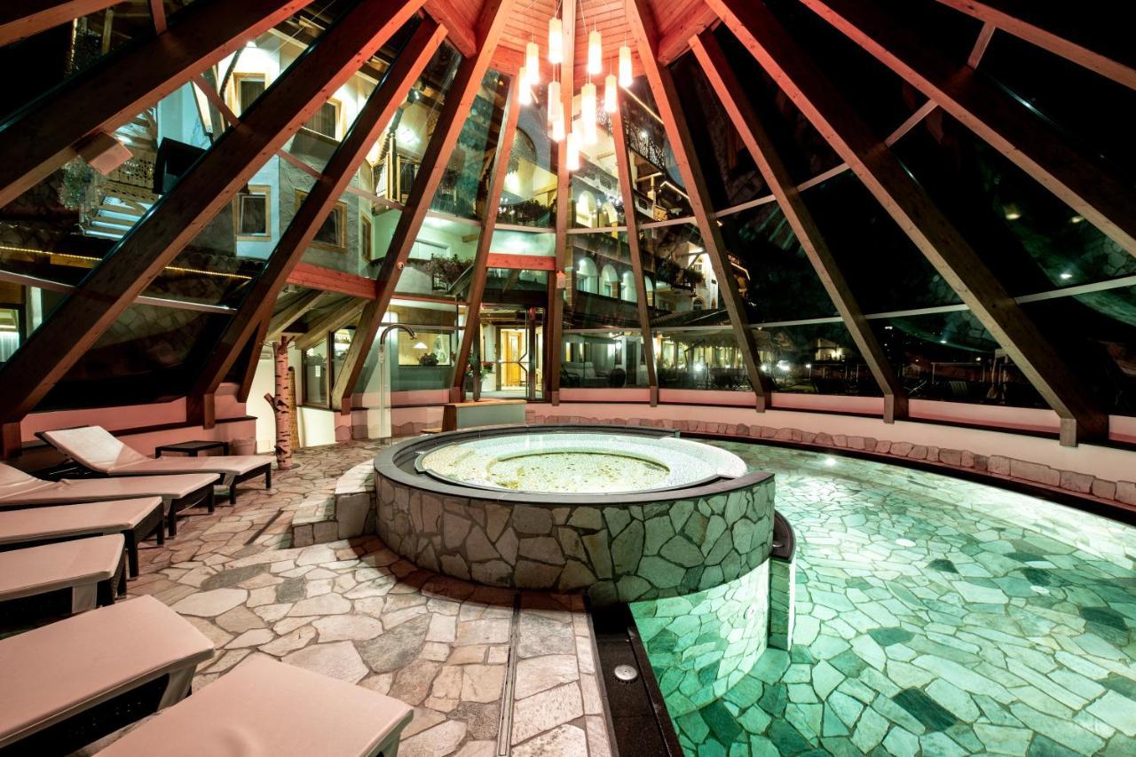 Renè Dolomites Boutique Hotel Pozza di Fassa Esterno foto